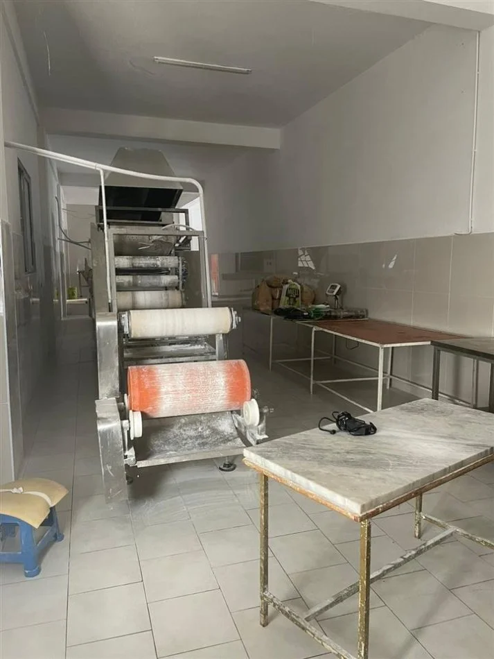 Tirane, jepet me qera ambjent biznesi Kati 0, 135 m² 700 € (Yzberisht)