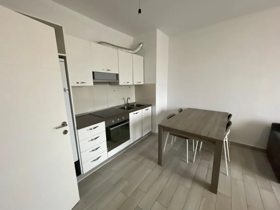 Durres, jepet me qera apartament 1+1 Kati 6, 87 m² 350 € 