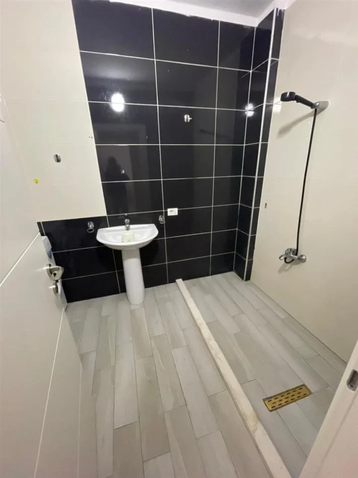 Durres, jepet me qera apartament 1+1 Kati 6, 87 m² 350 € 