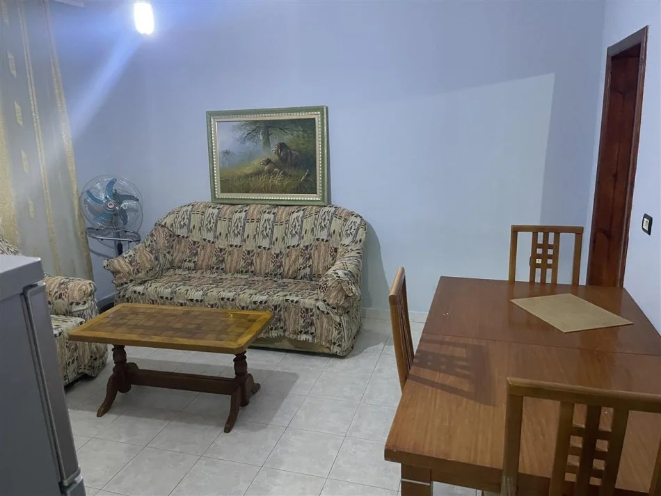 Tirane, jepet me qera shtepi 1+1+Ballkon Kati 1, 50 m² 320 € (rruga Besa)