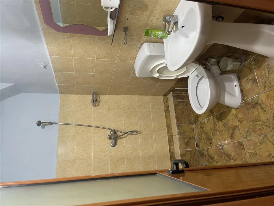 Tirane, jepet me qera shtepi 1+1+Ballkon Kati 1, 50 m² 320 € (rruga Besa)