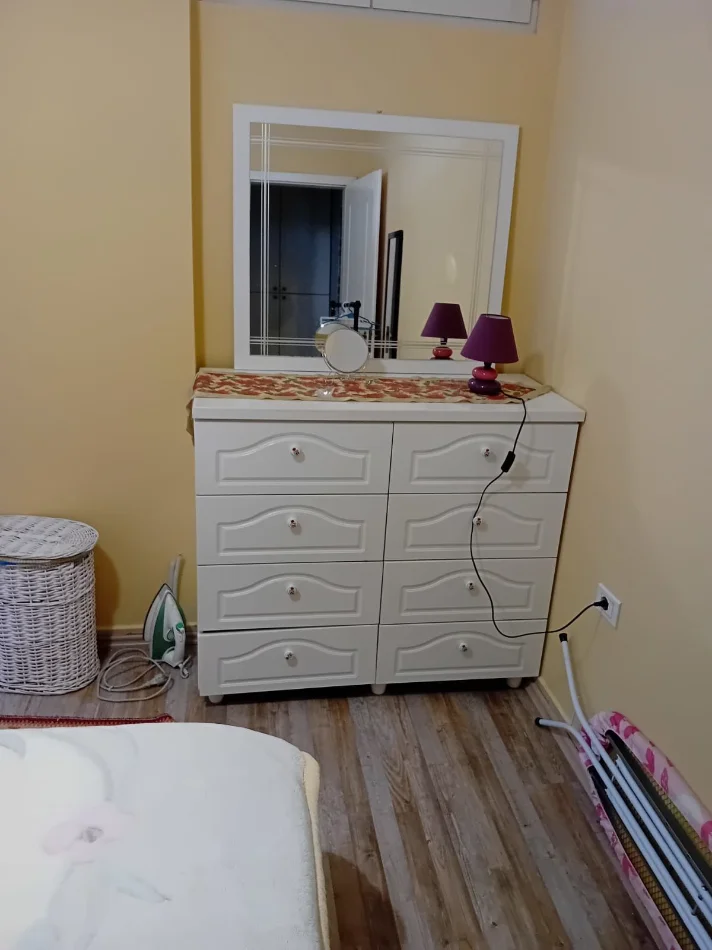 Tirane, jepet me qera apartament 1+1+Ballkon Kati 3, 65 m² 550 € 