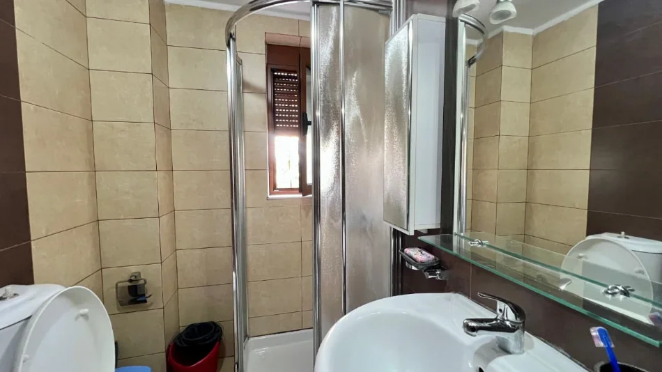 Me Qera : 1+1📍Brryl (Buze Bulevardit) - 45,000 Lek - S.60m² - Kati 2 || Akses i shpejte ne pikat kryesore te Tiranes🚀