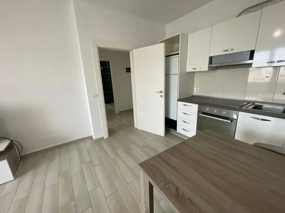 Durres, jepet me qera apartament 1+1 Kati 6, 87 m² 350 € 