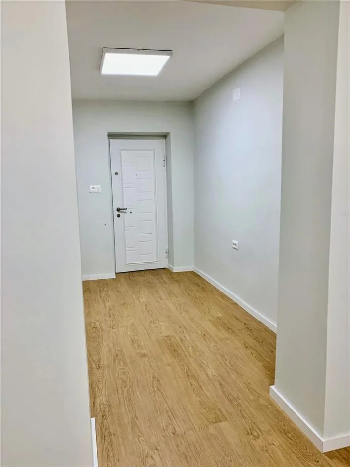 Tirane, jepet me qera ambjent biznesi Kati 1, 36 m² 36 € (Bllok)