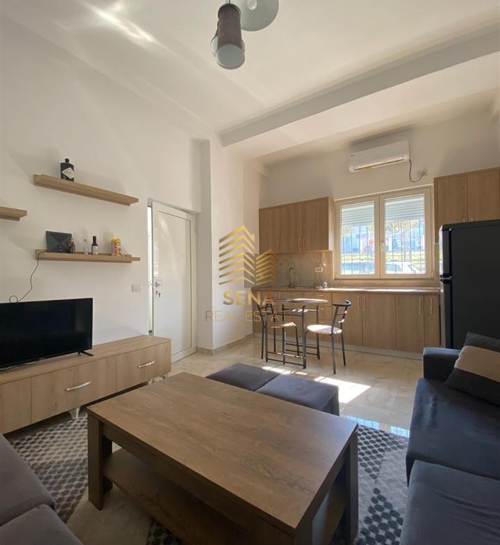 Tirane, jepet me qera apartament 1+1 Kati 1, 45 m² 400 € (Rruga Pjeter Budi)