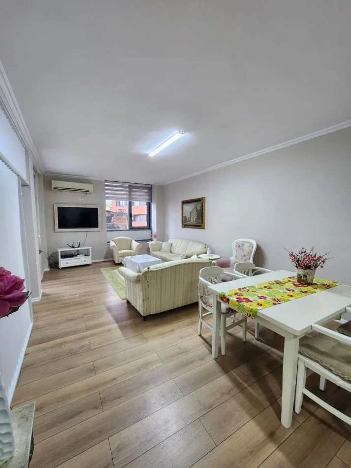 Jepet me Qera: Ultra Apt. 2+1+2wc & 1 P. Parkimi ( 📍Qendër / Toptani ) Hera e parë me qera || 100% e re ✨️ 1000€ / Muaji 💶