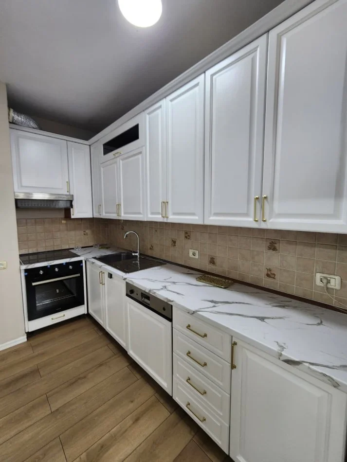 Jepet me Qera: Ultra Apt. 2+1+2wc & 1 P. Parkimi ( 📍Qendër / Toptani ) Hera e parë me qera || 100% e re ✨️ 1000€ / Muaji 💶