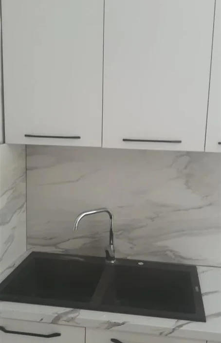 Tirane, jepet me qera apartament 1+1 Kati 2, 60 m² 710 € (rruga ismail qemali)