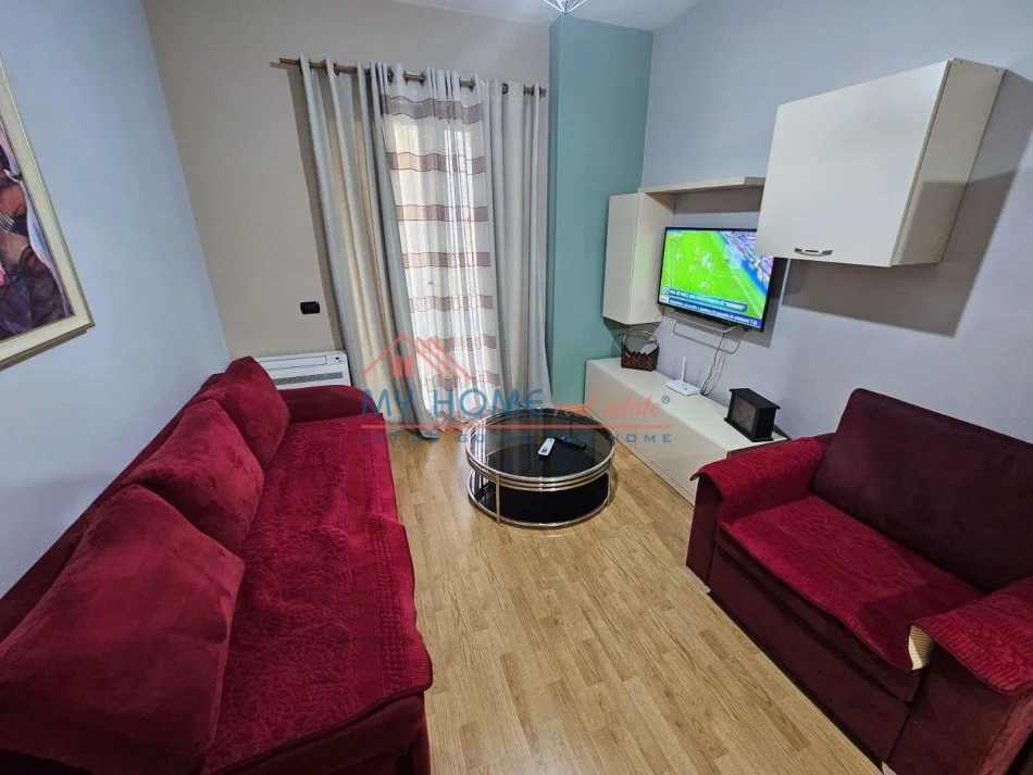 Tirane, jepet me qera apartament 1+1+Ballkon Kati 2, 55 m² 900 € (Rruga e Kavajes)