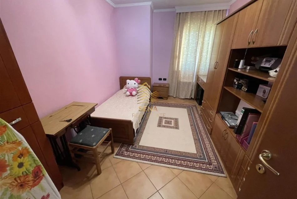 Tirane, jepet me qera apartament 2+1+Ballkon Kati 10, 100 m² 1.000 € (Rruga e Elbasanit)