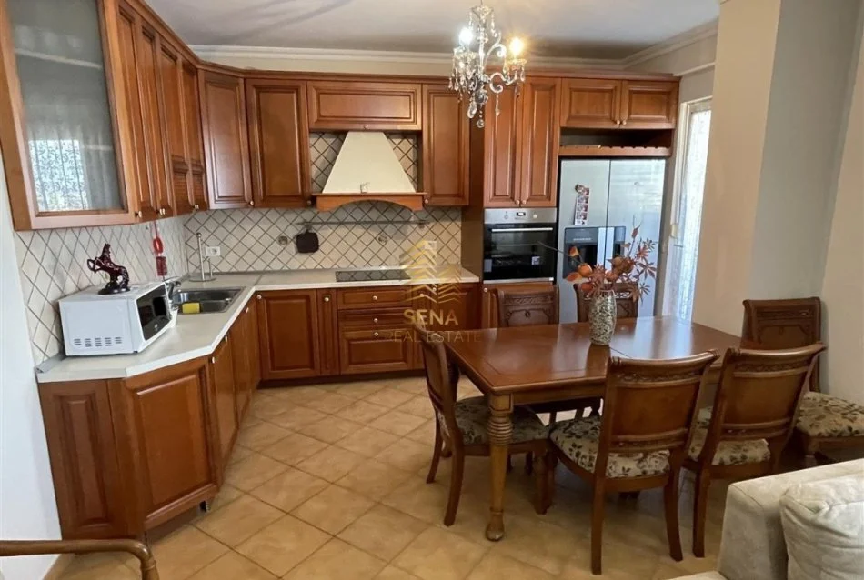 Tirane, jepet me qera apartament 2+1+Ballkon Kati 10, 100 m² 1.000 € (Rruga e Elbasanit)