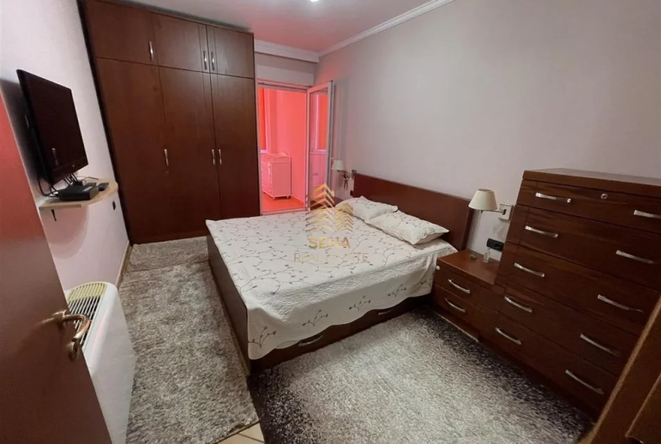 Tirane, jepet me qera apartament 2+1+Ballkon Kati 10, 100 m² 1.000 € (Rruga e Elbasanit)