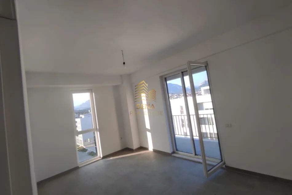 Tirane, jepet me qera apartament 2+1+Ballkon Kati 4, 90 m² 430 € (5 Maji)
