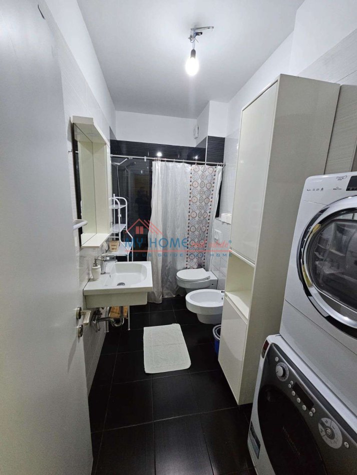 Tirane, jepet me qera apartament 1+1+Ballkon Kati 2, 55 m² 900 € (Rruga e Kavajes)