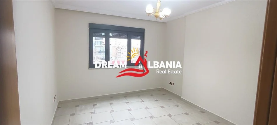 Tirane, jepet me qera zyre Kati 4, 132 m² 950 € (Prane Rruges se Kavajes - ID 42611249)