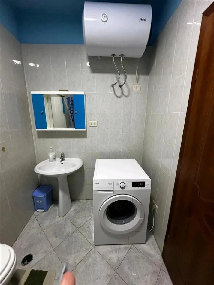 Tirane, jepet me qera apartament 1+1+Ballkon Kati 3, 72 m² 450 € (rruga Sul Bega)