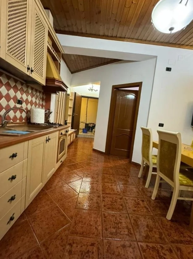 Tirane, jepet me qera apartament 2+1+Ballkon Kati 6, 78 m² 700 € (Myslym shyri)