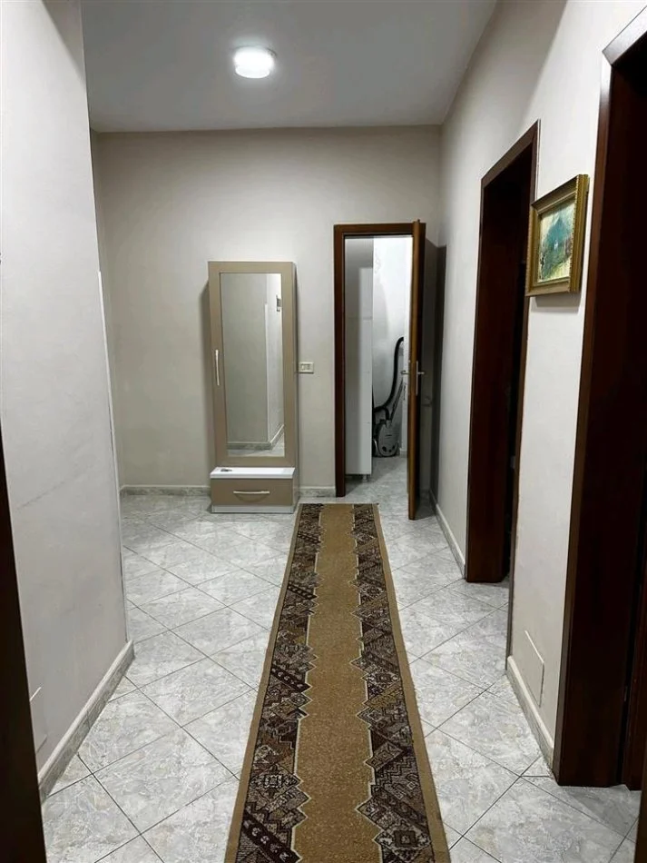 Tirane, jepet me qera apartament 1+1+Ballkon Kati 3, 72 m² 450 € (rruga Sul Bega)