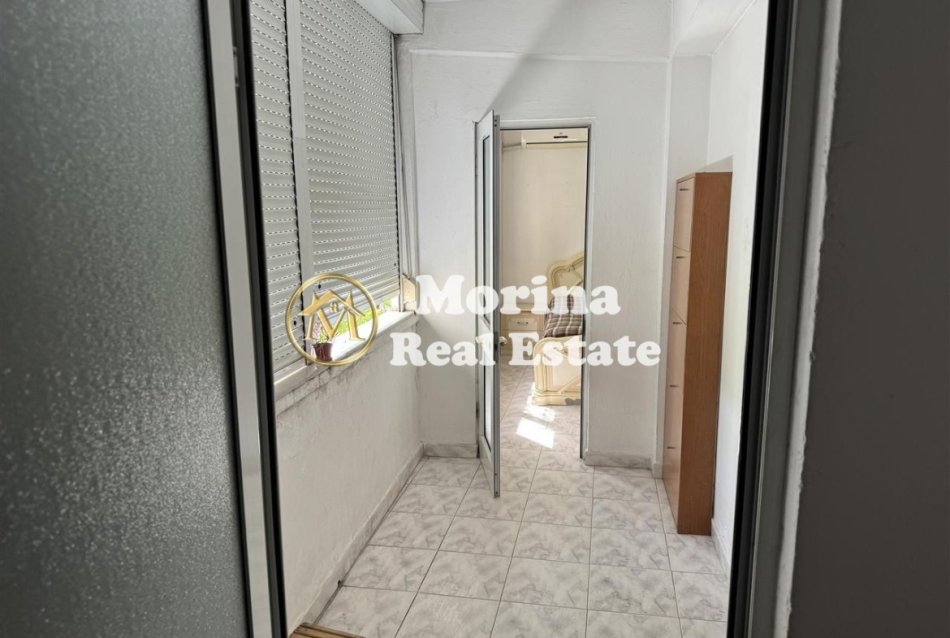 Tirane, jepet me qera apartament 3+1, Kati 4, 130 m² 600 € (Rruga Elbasanit)