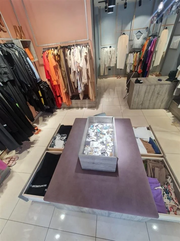 Tirane, jepet me qera dyqan Kati 0, 35 m² 800 € (Rruga Bardhyl)