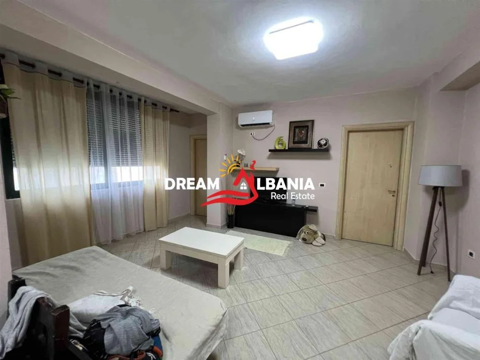 Tirane, jepet me qera apartament 2+1 Kati 3, 70 m² 650 € (Sheshi Willson)