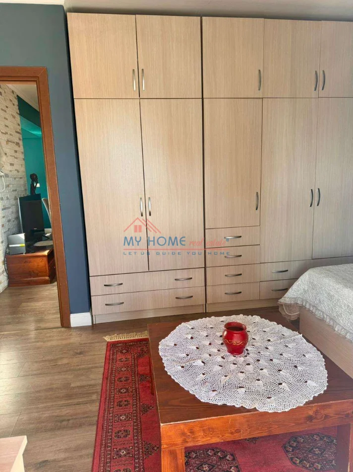 Tirane, jepet me qera apartament 2+1+Ballkon Kati 9, 87 m² 750 € (Rruga e Kavajes)