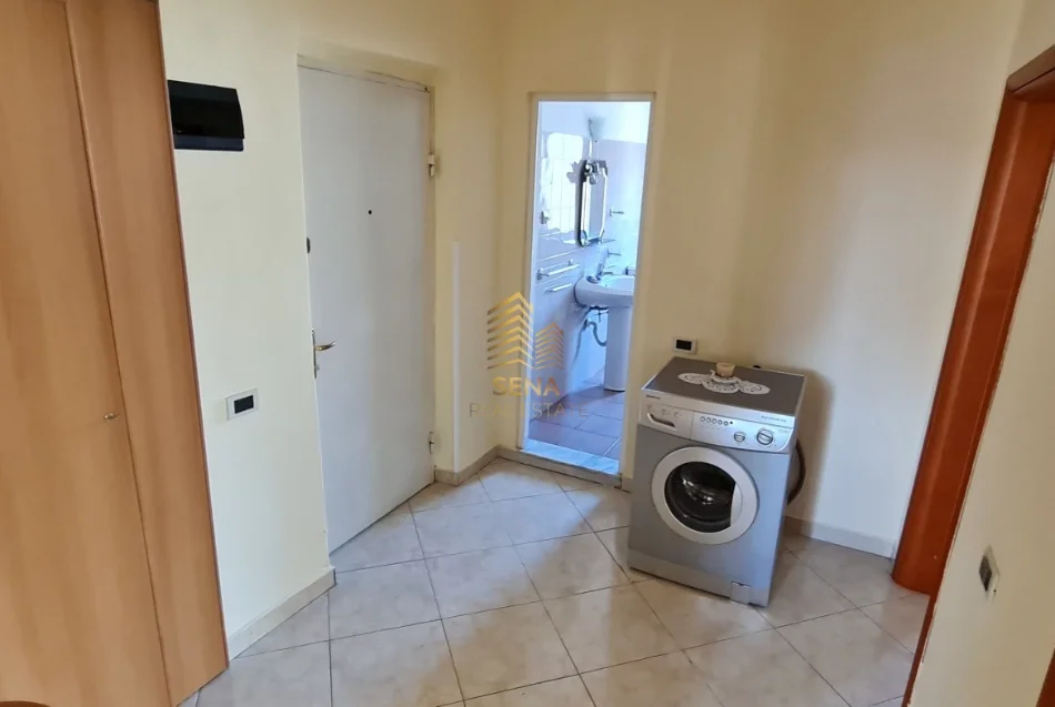 Tirane, jepet me qera apartament 2+1+Ballkon Kati 4, 87 m² 500 € (Pazari i Ri)