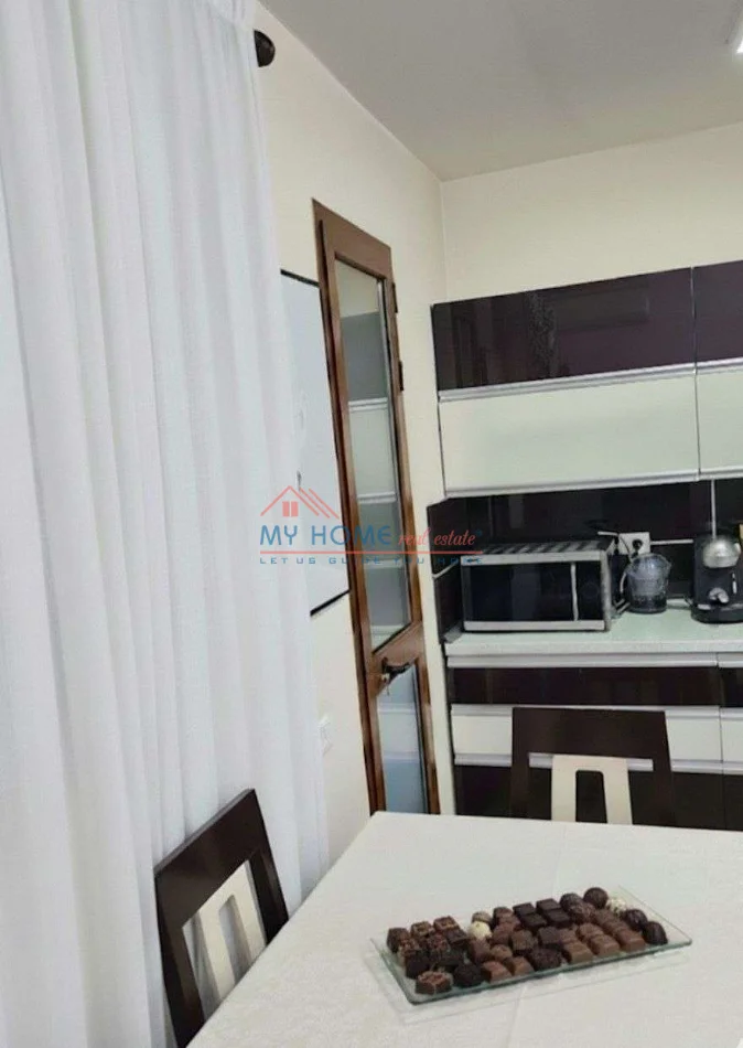Tirane, jepet me qera apartament 1+1+Ballkon Kati 2, 60 m² 450 € (Bulevardi Zhan D'Ark)