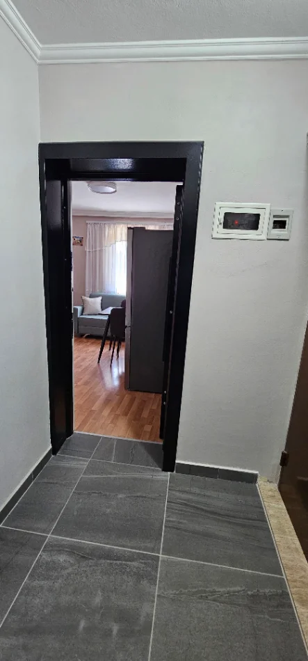 Tirane, jepet me qera apartament 1+1+Ballkon Kati 4, 60 m² 530 € (Rruga Mihal Grameno)