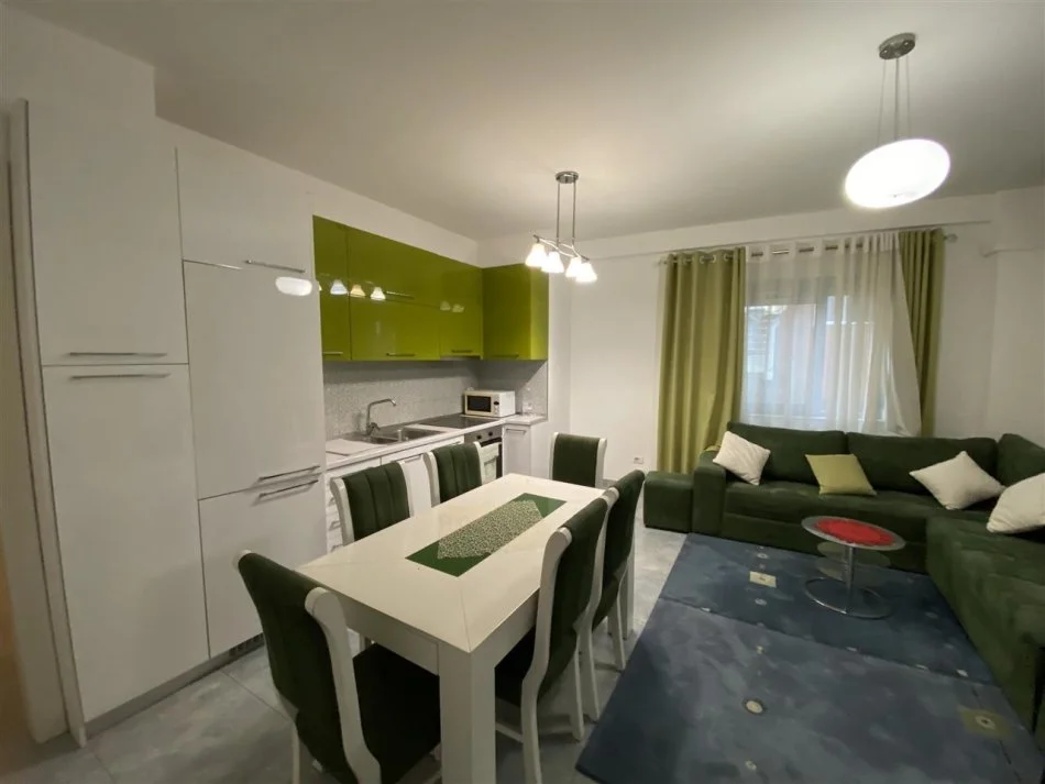 Tirane, jap me qera apartament 1+1+Ballkon Kati 3, 67 m² 400 € (Rruga Liqeni i Thate)