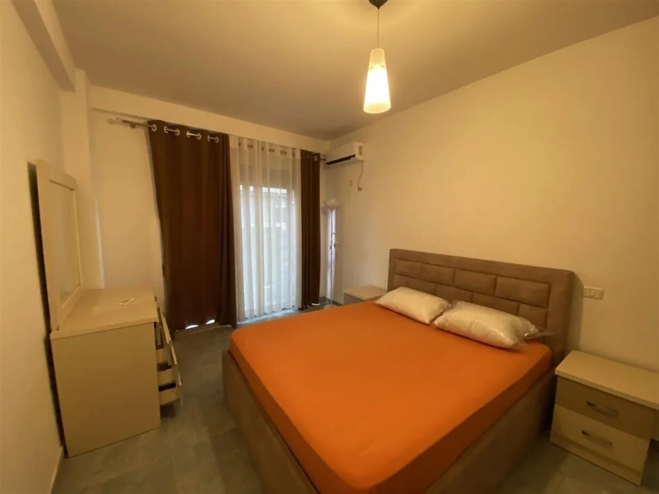 Tirane, jap me qera apartament 1+1+Ballkon Kati 3, 67 m² 400 € (Rruga Liqeni i Thate)