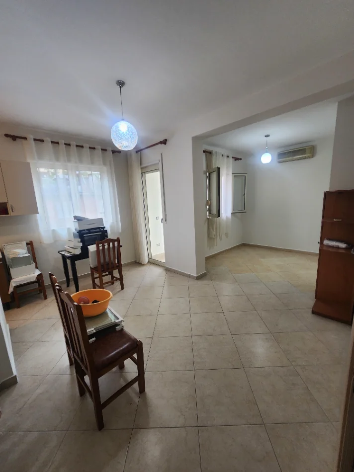 Durres, jepet me qera apartament 1+1+Aneks+Ballkon Kati 5, 65 m² 315 € 