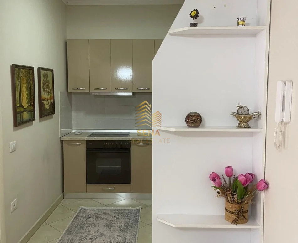 Tirane, jepet me qera apartament 1+1+Ballkon Kati 3, 67 m² 600 € (Qender, prane FSHN)