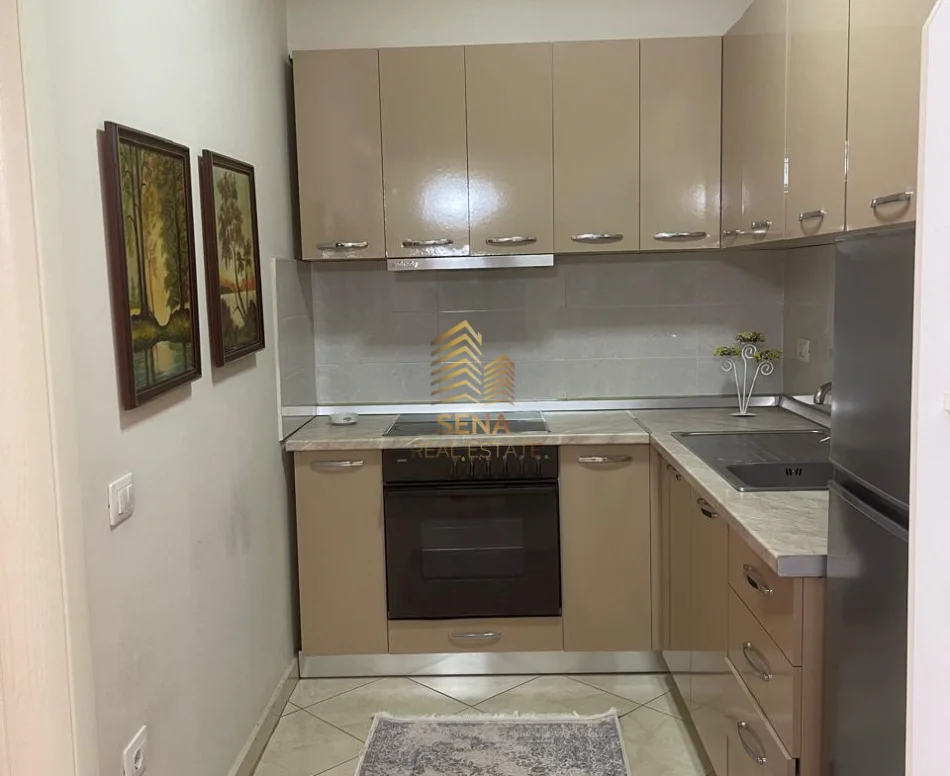 Tirane, jepet me qera apartament 1+1+Ballkon Kati 3, 67 m² 600 € (Qender, prane FSHN)