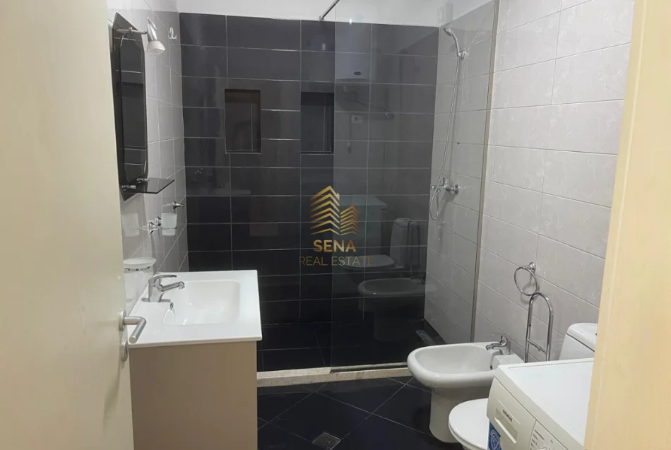 Tirane, jepet me qera apartament 1+1+Ballkon Kati 3, 67 m² 600 € (Qender, prane FSHN)