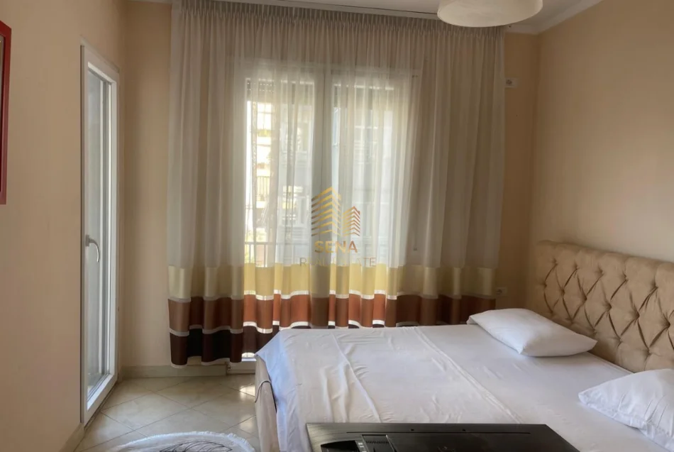 Tirane, jepet me qera apartament 1+1+Ballkon Kati 3, 67 m² 600 € (Qender, prane FSHN)