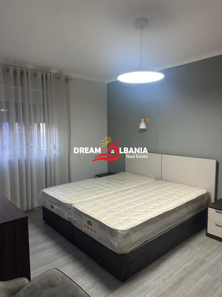 Tirane, jepet me qera apartament 1+1 , 59 m² 570 € (Rruga Qemal Stafa prane Shkolles se Kuqe)