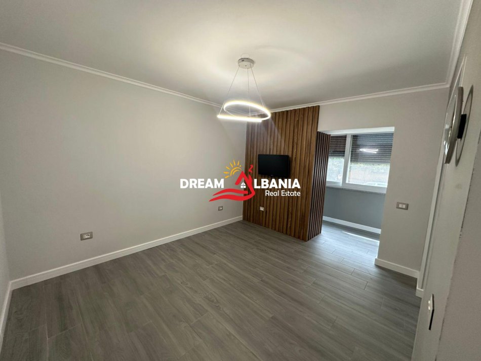 Tirane, jepet me qera apartament 1+1 , 59 m² 550 € (Rruga Qemal Stafa prane Shkolles se Kuqe)