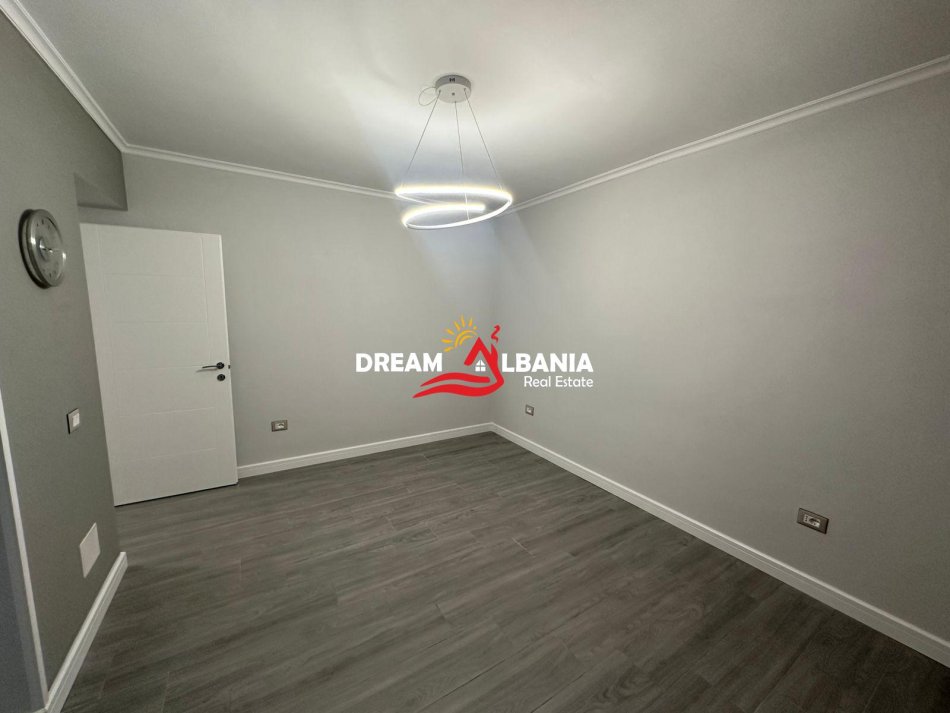 Tirane, jepet me qera apartament 1+1 , 59 m² 550 € (Rruga Qemal Stafa prane Shkolles se Kuqe)