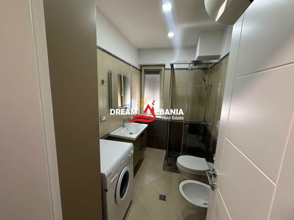 Tirane, jepet me qera apartament 1+1 , 59 m² 550 € (Rruga Qemal Stafa prane Shkolles se Kuqe)