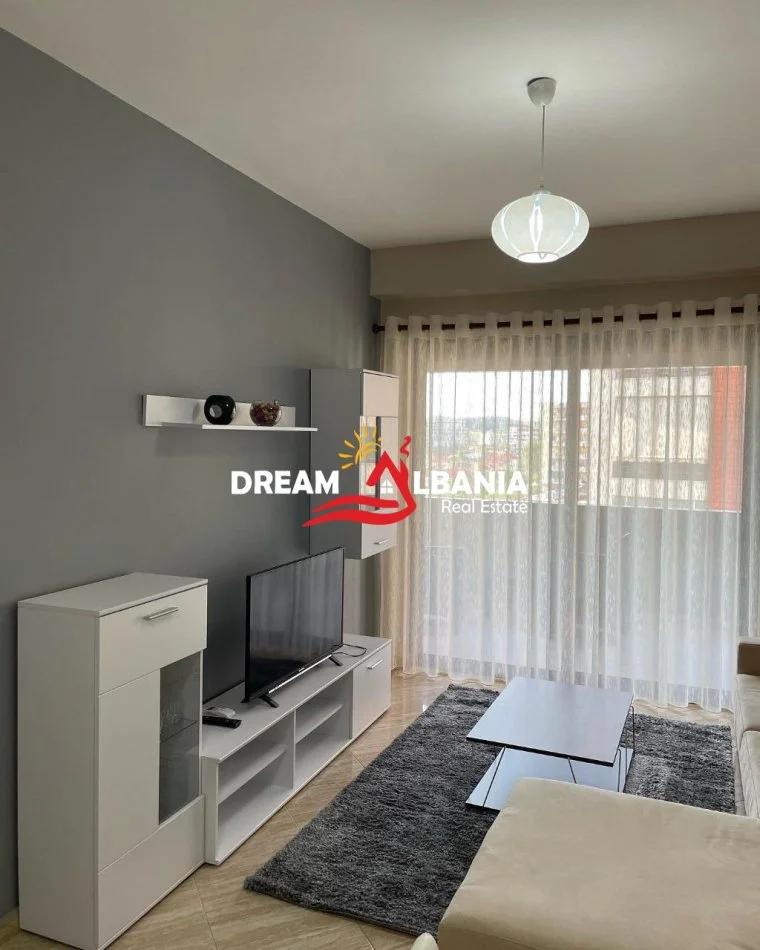 Tirane, jepet me qera apartament 1+1 Kati 5, 84 m² 600 € (prane Pallatit me Shigjeta)