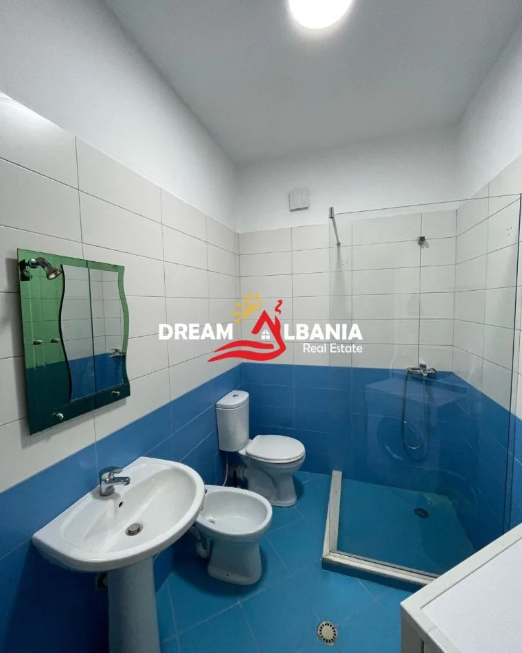 Tirane, jepet me qera apartament 1+1 Kati 5, 84 m² 600 € (prane Pallatit me Shigjeta)