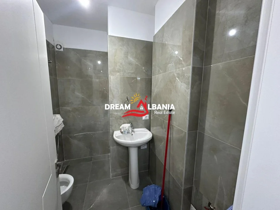 Tirane, jepet me qera apartament 1+1 Kati 2, 65 m² 600 € (tek Residenca Erli, Porcelan)
