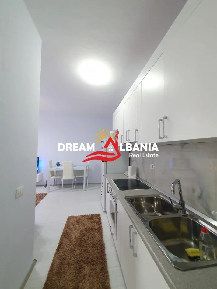 jepet me qera apartament Kati 8, 70 m² 650 € (tek Zogu i Zi)