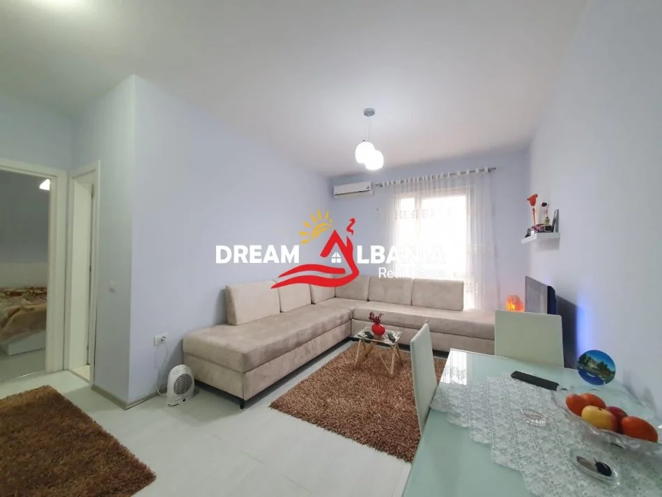 jepet me qera apartament Kati 8, 70 m² 650 € (tek Zogu i Zi)