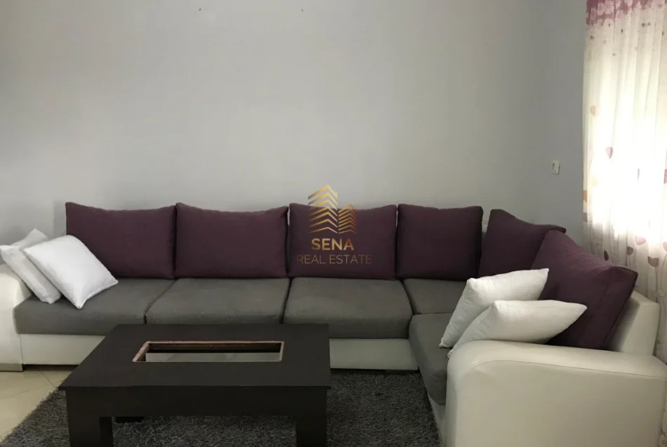 Tirane, jepet me qera apartament 1+1+Ballkon Kati 5, 60 m² 400 € (Laprake)