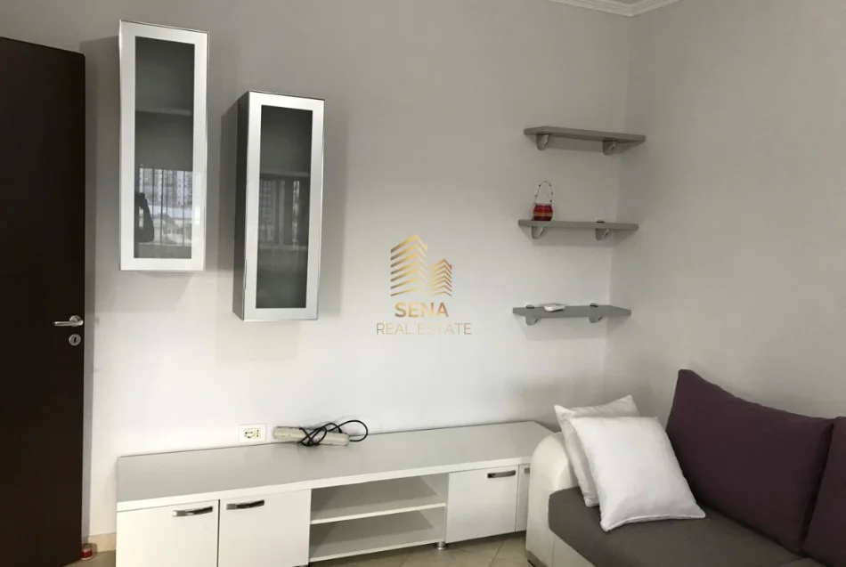 Tirane, jepet me qera apartament 1+1+Ballkon Kati 5, 60 m² 400 € (Laprake)