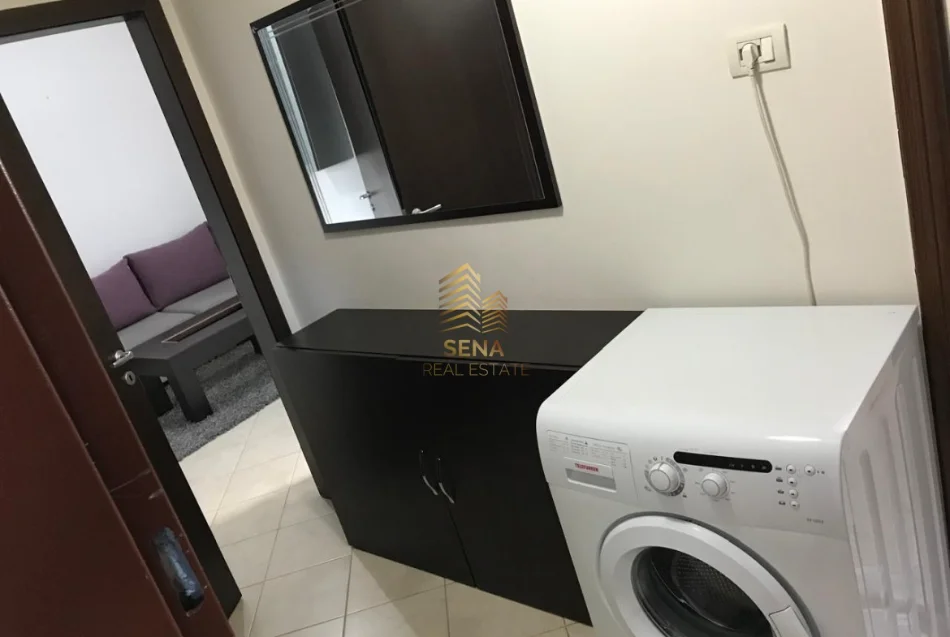 Tirane, jepet me qera apartament 1+1+Ballkon Kati 5, 60 m² 400 € (Laprake)