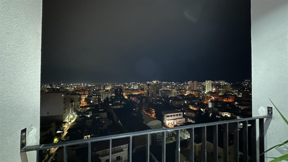 Apartament 2+1 me qira prane Gjimnazit Partizani ne Tirane